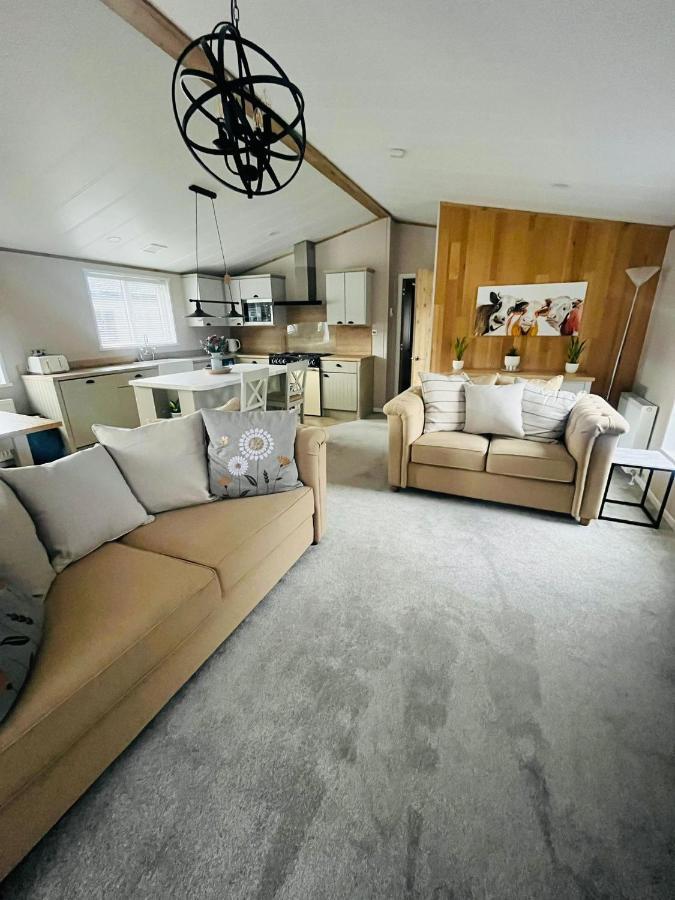 Copse View Lodge With Hot Tub يورك المظهر الخارجي الصورة