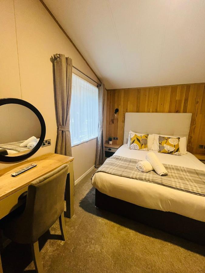 Copse View Lodge With Hot Tub يورك المظهر الخارجي الصورة