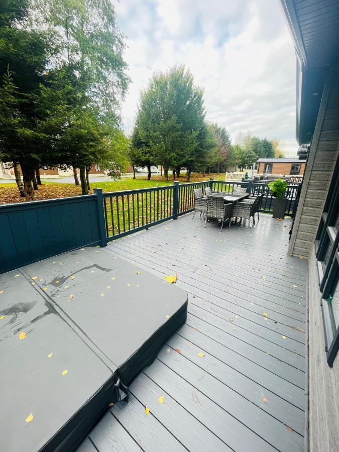 Copse View Lodge With Hot Tub يورك المظهر الخارجي الصورة