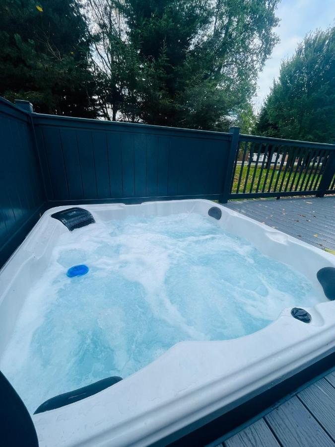 Copse View Lodge With Hot Tub يورك المظهر الخارجي الصورة