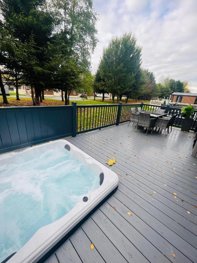 Copse View Lodge With Hot Tub يورك المظهر الخارجي الصورة